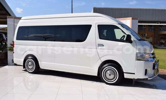 Buy Used Toyota Hiace White Car in Ezulwini in Hhohho Buy Used Toyota Hiace White Car in Ezulwini in Hhohho
