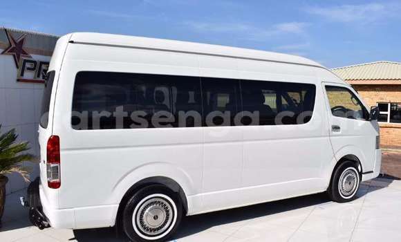 Buy Used Toyota Hiace White Car in Ezulwini in Hhohho Buy Used Toyota Hiace White Car in Ezulwini in Hhohho