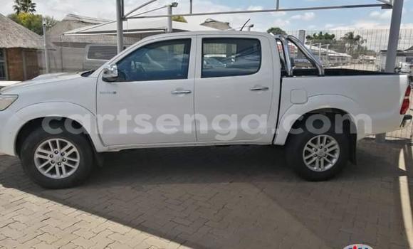 Nunua Ilio tumika Toyota Hilux White Gari ndani ya Big Bend nchini Wilaya ya Lubombo Nunua Ilio tumika Toyota Hilux White Gari ndani ya Big Bend nchini Wilaya ya Lubombo