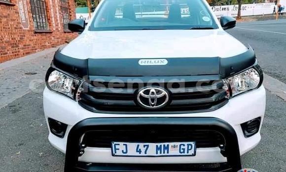 Nunua Ilio tumika Toyota Hilux White Gari ndani ya Ezulwini nchini Hhohho Nunua Ilio tumika Toyota Hilux White Gari ndani ya Ezulwini nchini Hhohho