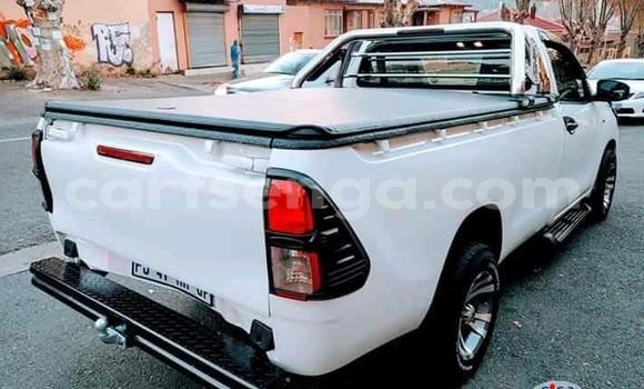 Nunua Ilio tumika Toyota Hilux White Gari ndani ya Ezulwini nchini Hhohho Nunua Ilio tumika Toyota Hilux White Gari ndani ya Ezulwini nchini Hhohho