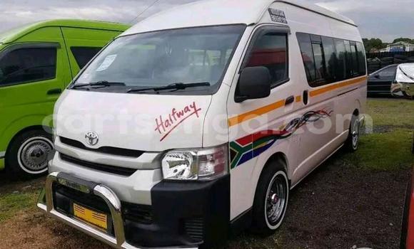 Nunua Ilio tumika Toyota Hiace White Gari ndani ya Ezulwini nchini Hhohho