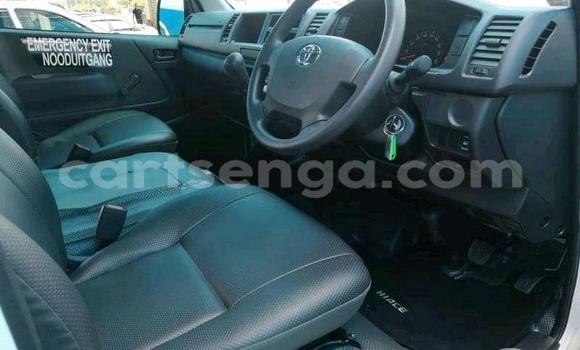 Nunua Ilio tumika Toyota Hiace White Gari ndani ya Ezulwini nchini Hhohho Nunua Ilio tumika Toyota Hiace White Gari ndani ya Ezulwini nchini Hhohho
