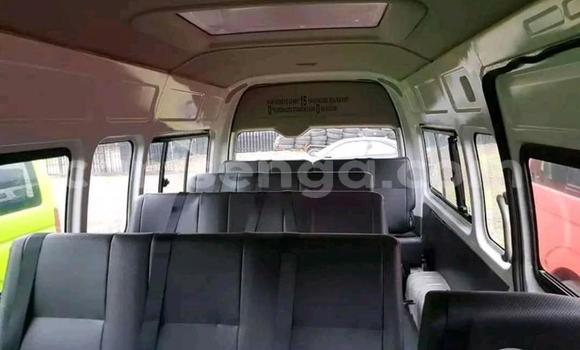 Nunua Ilio tumika Toyota Hiace White Gari ndani ya Ezulwini nchini Hhohho Nunua Ilio tumika Toyota Hiace White Gari ndani ya Ezulwini nchini Hhohho