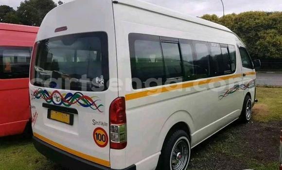 Nunua Ilio tumika Toyota Hiace White Gari ndani ya Ezulwini nchini Hhohho Nunua Ilio tumika Toyota Hiace White Gari ndani ya Ezulwini nchini Hhohho