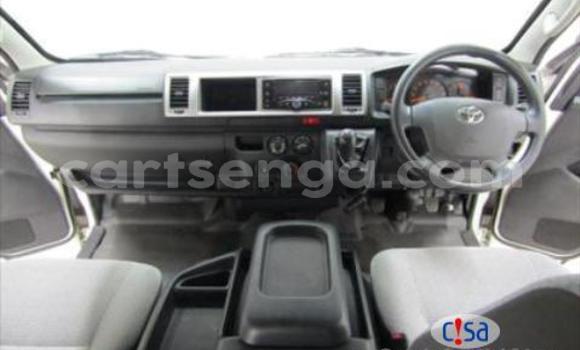 Nunua Ilio tumika Toyota Hiace White Gari ndani ya Ezulwini nchini Hhohho Nunua Ilio tumika Toyota Hiace White Gari ndani ya Ezulwini nchini Hhohho