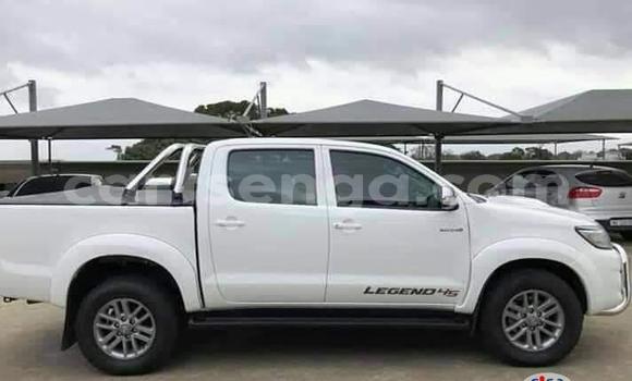 Nunua Ilio tumika Toyota Hilux White Gari ndani ya Ezulwini nchini Hhohho Nunua Ilio tumika Toyota Hilux White Gari ndani ya Ezulwini nchini Hhohho