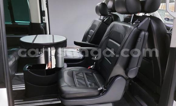 Acheter Occasion Voiture Volkswagen Caravelle Blanc à Mbabane, Manzini Acheter Occasion Voiture Volkswagen Caravelle Blanc à Mbabane, Manzini