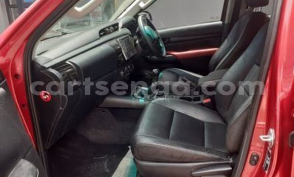 Nunua Ilio tumika Toyota Hilux Red Gari ndani ya Piggs Peak nchini Hhohho