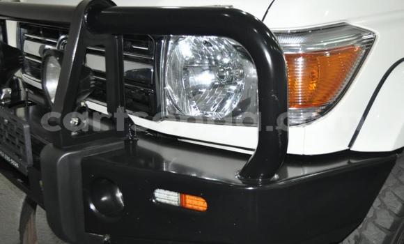 Buy Used Toyota Land Cruiser White Car in Pigg's Peak in Hhohho Buy Used Toyota Land Cruiser White Car in Pigg's Peak in Hhohho