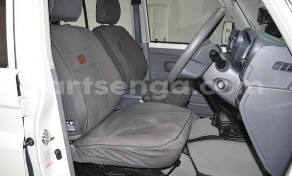 Buy Used Toyota Land Cruiser White Car in Pigg's Peak in Hhohho Buy Used Toyota Land Cruiser White Car in Pigg's Peak in Hhohho