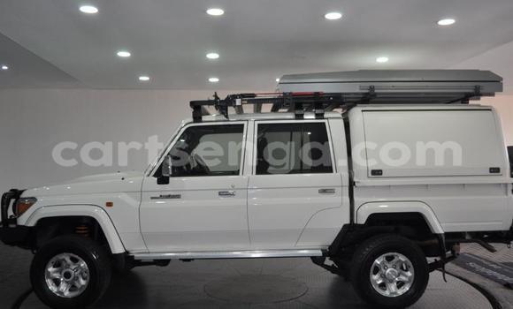 Buy Used Toyota Land Cruiser White Car in Pigg's Peak in Hhohho Buy Used Toyota Land Cruiser White Car in Pigg's Peak in Hhohho