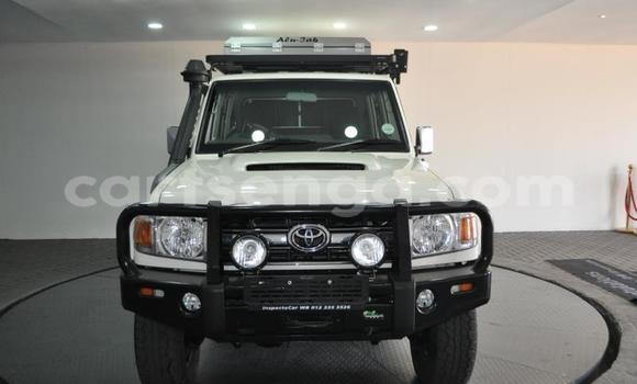 Buy Used Toyota Land Cruiser White Car in Pigg's Peak in Hhohho Buy Used Toyota Land Cruiser White Car in Pigg's Peak in Hhohho