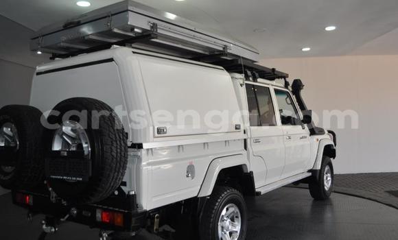 Buy Used Toyota Land Cruiser White Car in Pigg's Peak in Hhohho Buy Used Toyota Land Cruiser White Car in Pigg's Peak in Hhohho