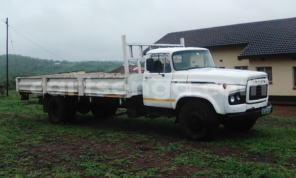 Buy Used Toyota DA White Truck in Mpaka in Lubombo District