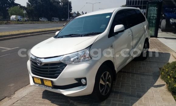 Nunua Ilio tumika Toyota Avanza White Gari ndani ya Bulembu nchini Hhohho
