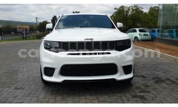 Nunua Ilio tumika Jeep Cherokee White Gari ndani ya Ezulwini nchini Hhohho Nunua Ilio tumika Jeep Cherokee White Gari ndani ya Ezulwini nchini Hhohho