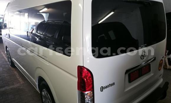 Buy Used Toyota Hiace White Car in Ezulwini in Hhohho Buy Used Toyota Hiace White Car in Ezulwini in Hhohho