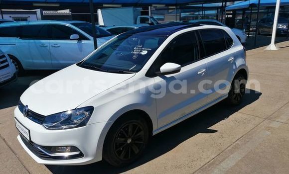 Nunua Ilio tumika Volkswagen Polo White Gari ndani ya Bulembu nchini Hhohho Nunua Ilio tumika Volkswagen Polo White Gari ndani ya Bulembu nchini Hhohho