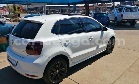 Nunua Ilio tumika Volkswagen Polo White Gari ndani ya Bulembu nchini Hhohho Nunua Ilio tumika Volkswagen Polo White Gari ndani ya Bulembu nchini Hhohho