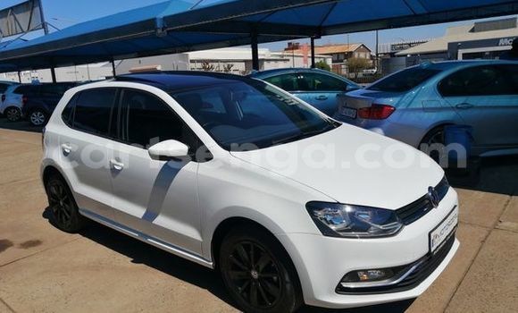 Nunua Ilio tumika Volkswagen Polo White Gari ndani ya Bulembu nchini Hhohho Nunua Ilio tumika Volkswagen Polo White Gari ndani ya Bulembu nchini Hhohho