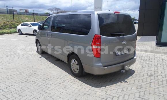 Nunua Ilio tumika Hyundai H1 Silver Gari ndani ya Ezulwini nchini Hhohho Nunua Ilio tumika Hyundai H1 Silver Gari ndani ya Ezulwini nchini Hhohho