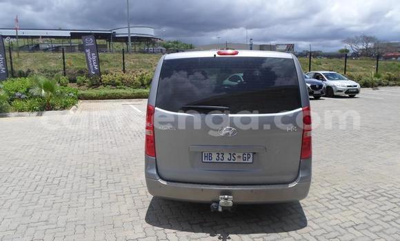 Nunua Ilio tumika Hyundai H1 Silver Gari ndani ya Ezulwini nchini Hhohho Nunua Ilio tumika Hyundai H1 Silver Gari ndani ya Ezulwini nchini Hhohho