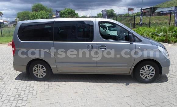 Nunua Ilio tumika Hyundai H1 Silver Gari ndani ya Ezulwini nchini Hhohho Nunua Ilio tumika Hyundai H1 Silver Gari ndani ya Ezulwini nchini Hhohho