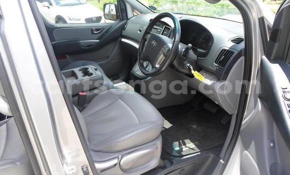 Nunua Ilio tumika Hyundai H1 Silver Gari ndani ya Ezulwini nchini Hhohho Nunua Ilio tumika Hyundai H1 Silver Gari ndani ya Ezulwini nchini Hhohho