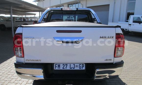 Buy Used Toyota Hilux White Car in Ezulwini in Hhohho Buy Used Toyota Hilux White Car in Ezulwini in Hhohho