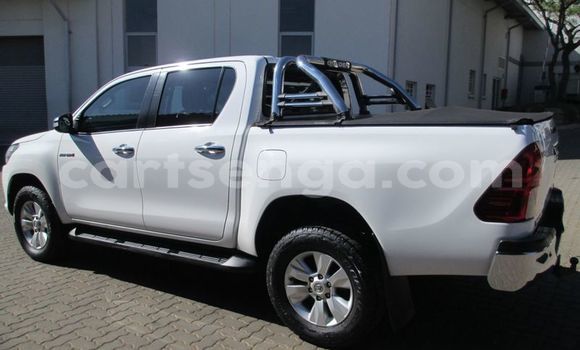 Buy Used Toyota Hilux White Car in Ezulwini in Hhohho Buy Used Toyota Hilux White Car in Ezulwini in Hhohho