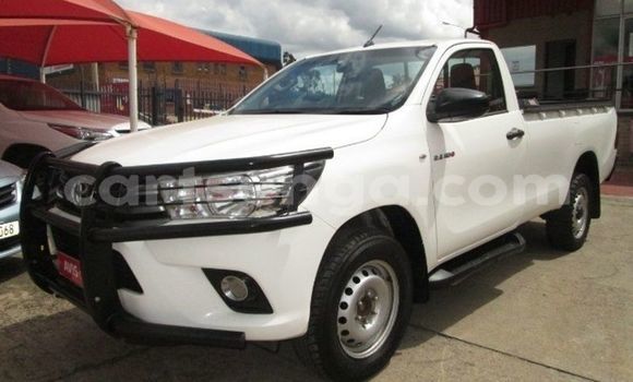 Nunua Ilio tumika Toyota Hilux Silver Gari ndani ya Ezulwini nchini Hhohho