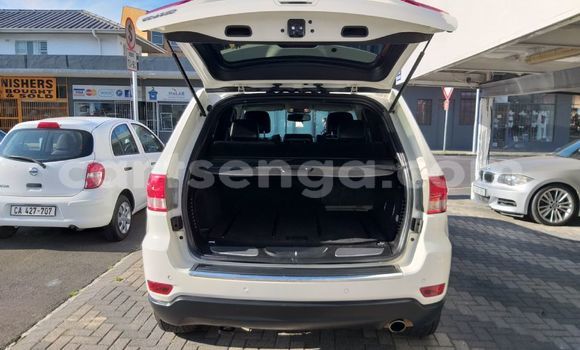 Nunua Ilio tumika Jeep Grand Cherokee SRT8 White Gari ndani ya Bulembu nchini Hhohho Nunua Ilio tumika Jeep Grand Cherokee SRT8 White Gari ndani ya Bulembu nchini Hhohho