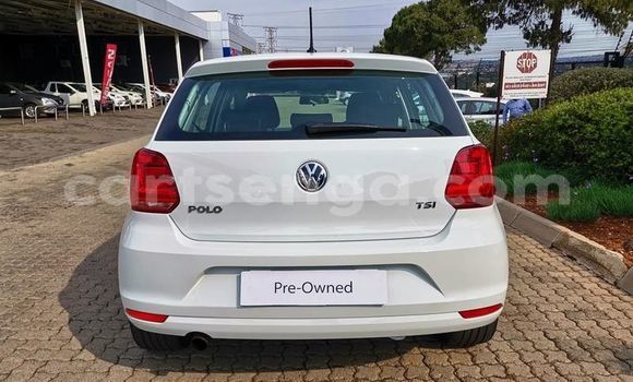 Nunua Ilio tumika Volkswagen Polo White Gari ndani ya Bulembu nchini Hhohho Nunua Ilio tumika Volkswagen Polo White Gari ndani ya Bulembu nchini Hhohho