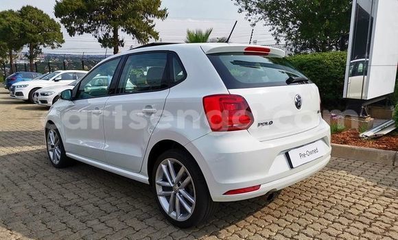 Nunua Ilio tumika Volkswagen Polo White Gari ndani ya Bulembu nchini Hhohho Nunua Ilio tumika Volkswagen Polo White Gari ndani ya Bulembu nchini Hhohho