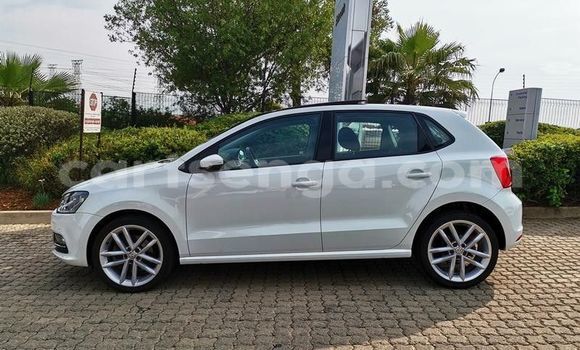 Nunua Ilio tumika Volkswagen Polo White Gari ndani ya Bulembu nchini Hhohho Nunua Ilio tumika Volkswagen Polo White Gari ndani ya Bulembu nchini Hhohho
