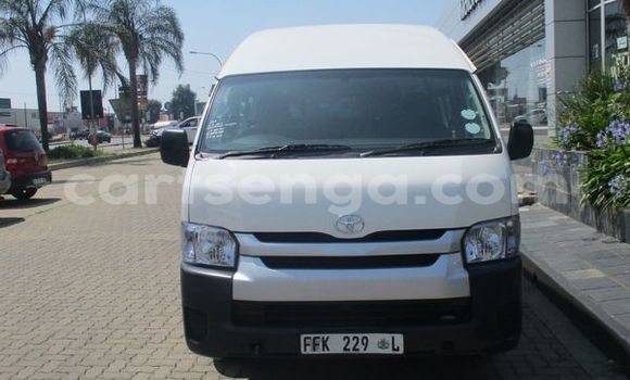 Buy Used Toyota Hiace White Car in Bulembu in Hhohho Buy Used Toyota Hiace White Car in Bulembu in Hhohho