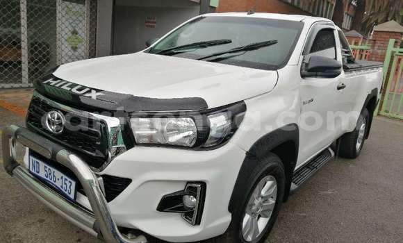 Acheter Occasion Voiture Toyota Hilux Blanc à Bulembu, Hhohho Acheter Occasion Voiture Toyota Hilux Blanc à Bulembu, Hhohho