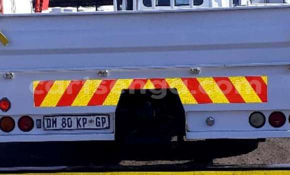 Buy Used Nissan Urvan White Car in Hlatikulu in Shiselweni District Buy Used Nissan Urvan White Car in Hlatikulu in Shiselweni District