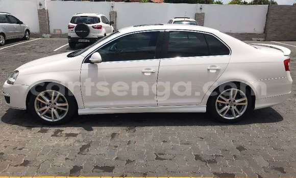 Nunua Ilio tumika Volkswagen Jetta White Gari ndani ya Ezulwini nchini Hhohho Nunua Ilio tumika Volkswagen Jetta White Gari ndani ya Ezulwini nchini Hhohho