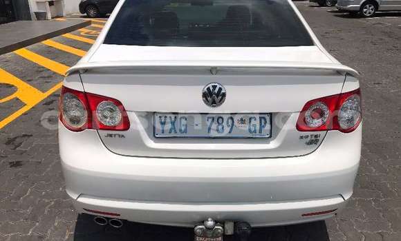 Nunua Ilio tumika Volkswagen Jetta White Gari ndani ya Ezulwini nchini Hhohho Nunua Ilio tumika Volkswagen Jetta White Gari ndani ya Ezulwini nchini Hhohho