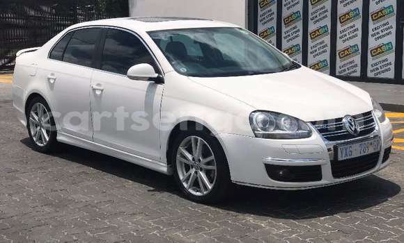 Nunua Ilio tumika Volkswagen Jetta White Gari ndani ya Ezulwini nchini Hhohho Nunua Ilio tumika Volkswagen Jetta White Gari ndani ya Ezulwini nchini Hhohho