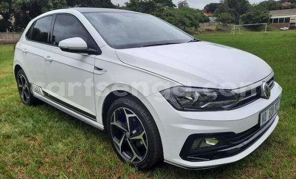 Nunua Ilio tumika Volkswagen Polo White Gari ndani ya Ezulwini nchini Hhohho Nunua Ilio tumika Volkswagen Polo White Gari ndani ya Ezulwini nchini Hhohho