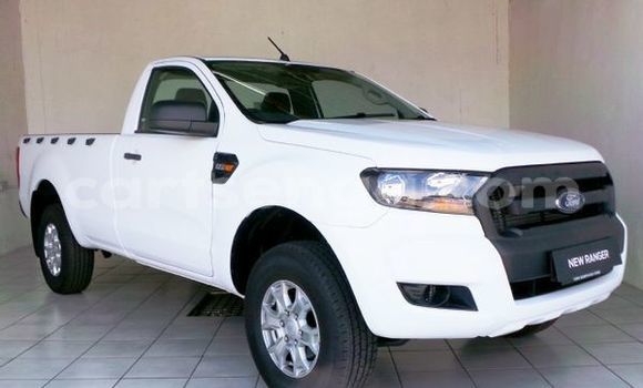 Buy Used FORD MUSTANG White Car in Ezulwini in Hhohho