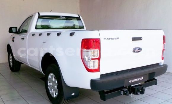 Buy Used FORD MUSTANG White Car in Ezulwini in Hhohho Buy Used FORD MUSTANG White Car in Ezulwini in Hhohho