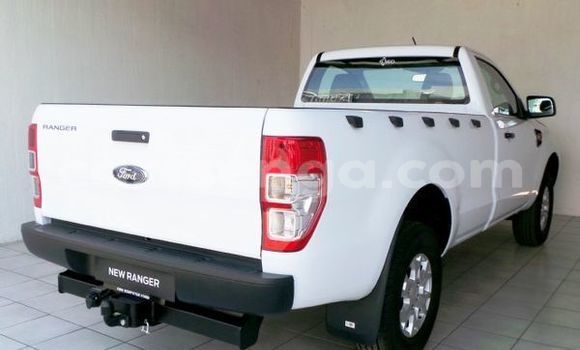 Buy Used FORD MUSTANG White Car in Ezulwini in Hhohho Buy Used FORD MUSTANG White Car in Ezulwini in Hhohho