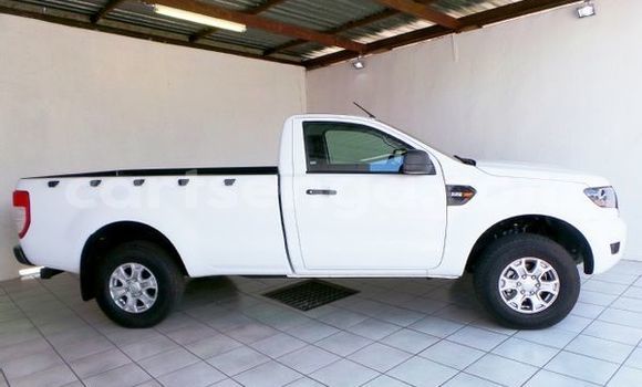 Buy Used FORD MUSTANG White Car in Ezulwini in Hhohho Buy Used FORD MUSTANG White Car in Ezulwini in Hhohho