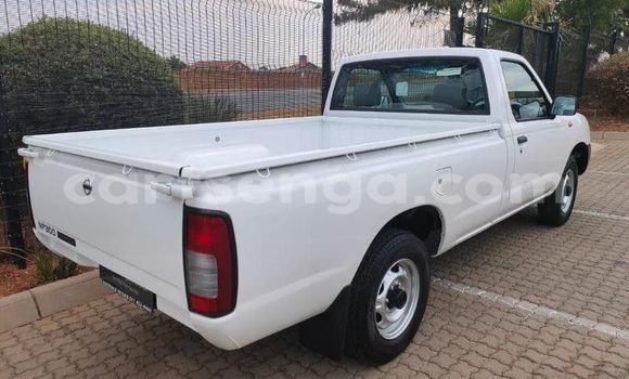 Buy Used Nissan NP 300 White Car in Bhunya in Manzini Buy Used Nissan NP 300 White Car in Bhunya in Manzini