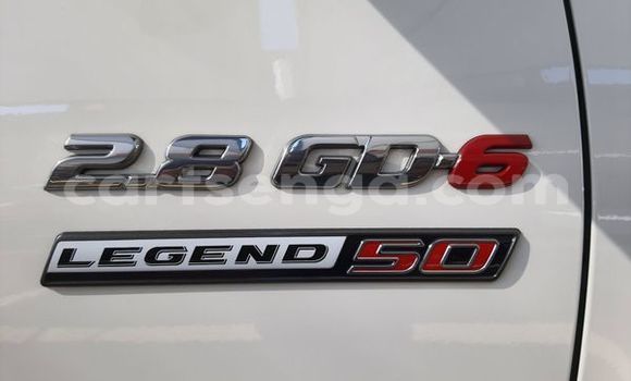 Nunua Ilio tumika Toyota Hilux White Gari ndani ya Bhunya nchini Manzini