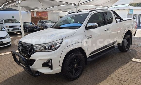 Nunua Ilio tumika Toyota Hilux White Gari ndani ya Bhunya nchini Manzini Nunua Ilio tumika Toyota Hilux White Gari ndani ya Bhunya nchini Manzini
